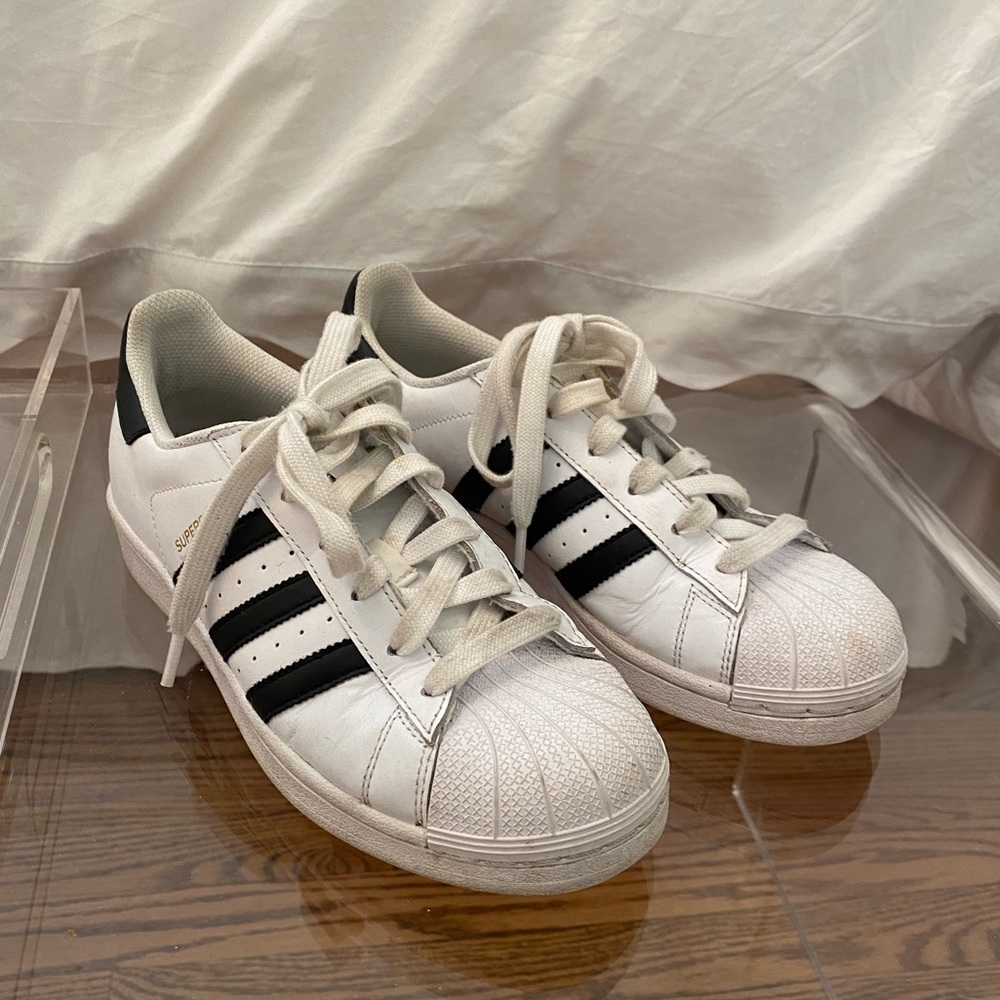 Adidas superstar tennis shoes